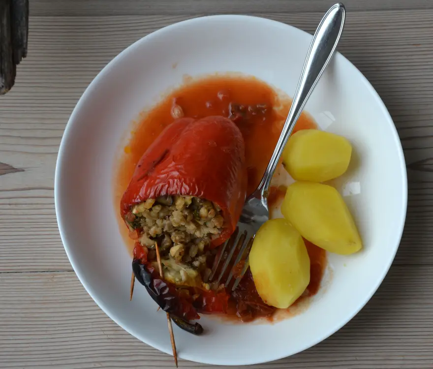 vegetarische, gefüllte Paprika mit Dinkelreis