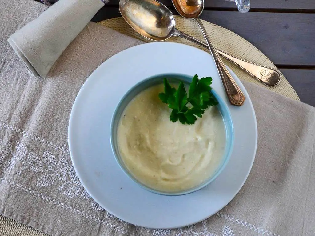 Cremesuppe mit Sellerie und Kartoffel