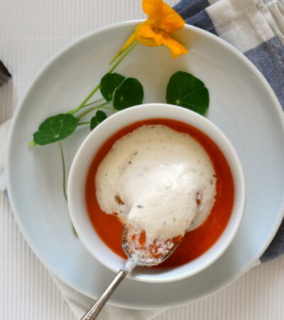 Tomaten-Paprikasuppe mit Mozzarellaschaum; Rialto in Hamburg