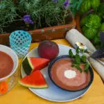 Kalte Suppe mit Melone und Pfirsich